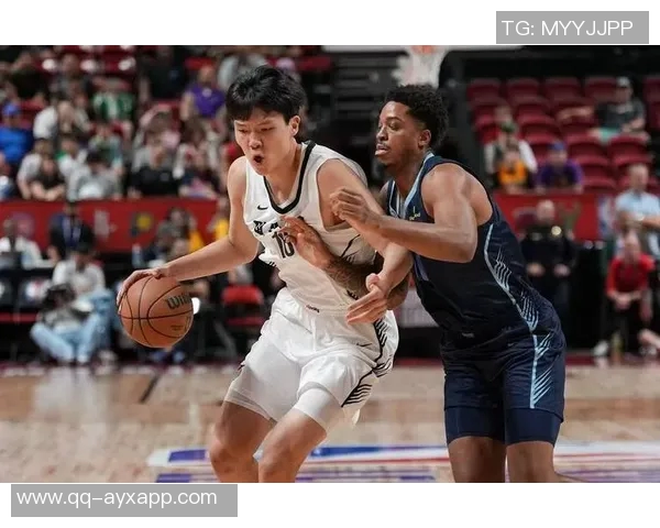 开拓者媒体人建议杨瀚森替补中锋位置应优先于里斯