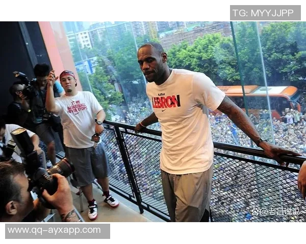 詹姆斯回忆童年训练经历强调团队战术转变的重要性 詹姆斯回忆童年训练经历强调团队战术转变的重要性