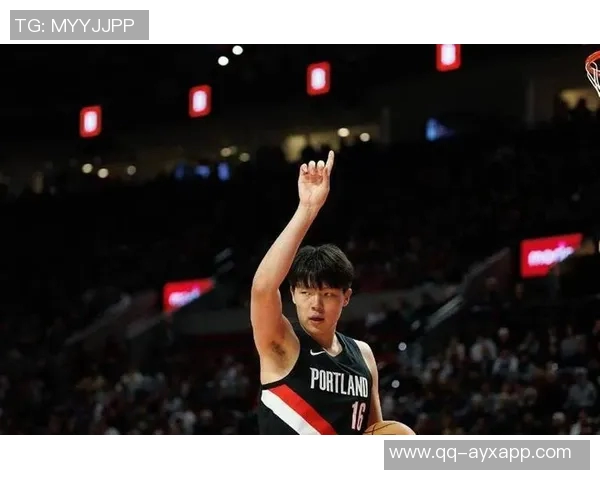 杨瀚森赛前热身展现惊人实力完美对抗后勾手与暴扣三分球全中 杨瀚森赛前热身展现惊人实力完美对抗后勾手与暴扣三分球全中