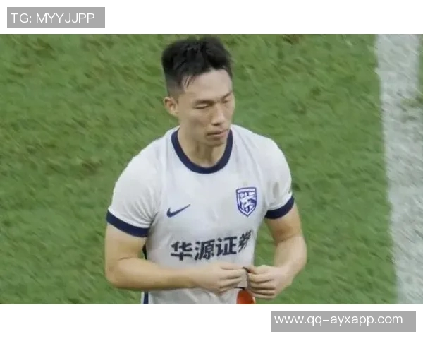 海港十年青春印记:贺惯告别之际的深情回望与不舍之情 海港十年青春印记:贺惯告别之际的深情回望与不舍之情