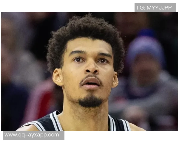 文班亚马自信心态与身体素质的完美结合展现无畏精神